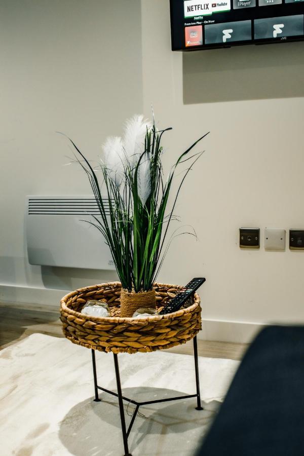 בראדפורד Bv Cosy Basement Apartment At Conditioning House מראה חיצוני תמונה