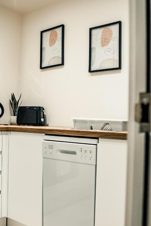 בראדפורד Bv Cosy Basement Apartment At Conditioning House מראה חיצוני תמונה