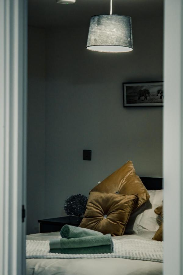 בראדפורד Bv Cosy Basement Apartment At Conditioning House מראה חיצוני תמונה