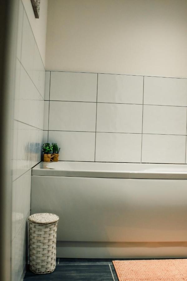 בראדפורד Bv Cosy Basement Apartment At Conditioning House מראה חיצוני תמונה