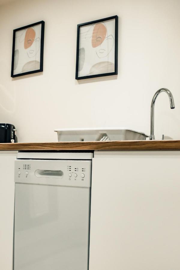 בראדפורד Bv Cosy Basement Apartment At Conditioning House מראה חיצוני תמונה