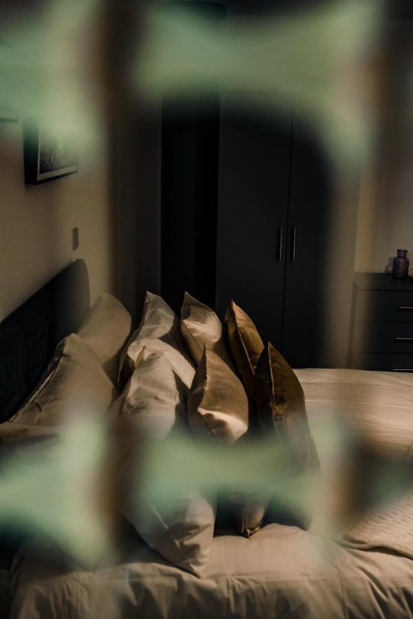 בראדפורד Bv Cosy Basement Apartment At Conditioning House מראה חיצוני תמונה